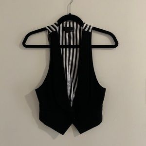 Brand: Forever 21 Size: Small Color: Black and White